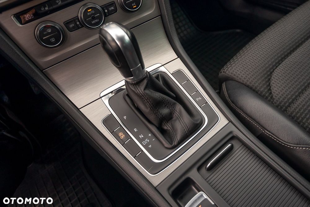 Volkswagen Golf Variant 2.0 TDI SCR DSG Comfortline - 23