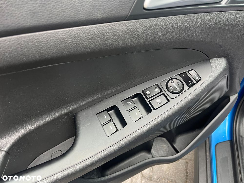 Hyundai Tucson blue 1.7 CRDi 2WD Intro Edition - 27