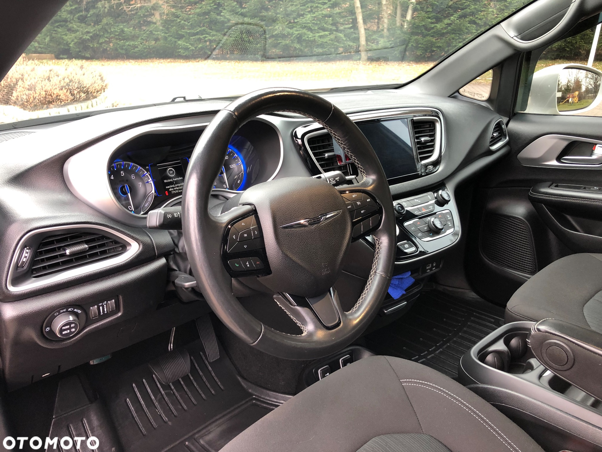 Chrysler Pacifica - 12