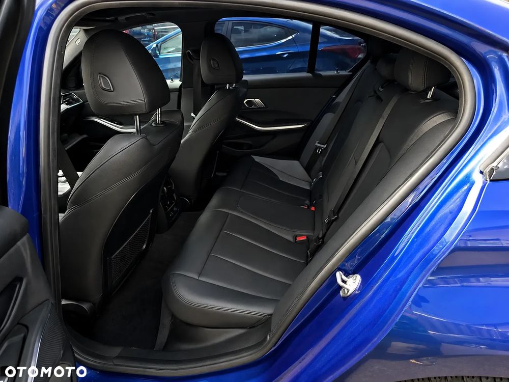 BMW Seria 3 330i xDrive M Sport - 12