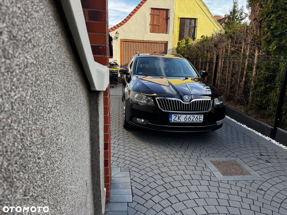 Skoda Superb 2.0 TDI Platinum Outdoor DSG - 4