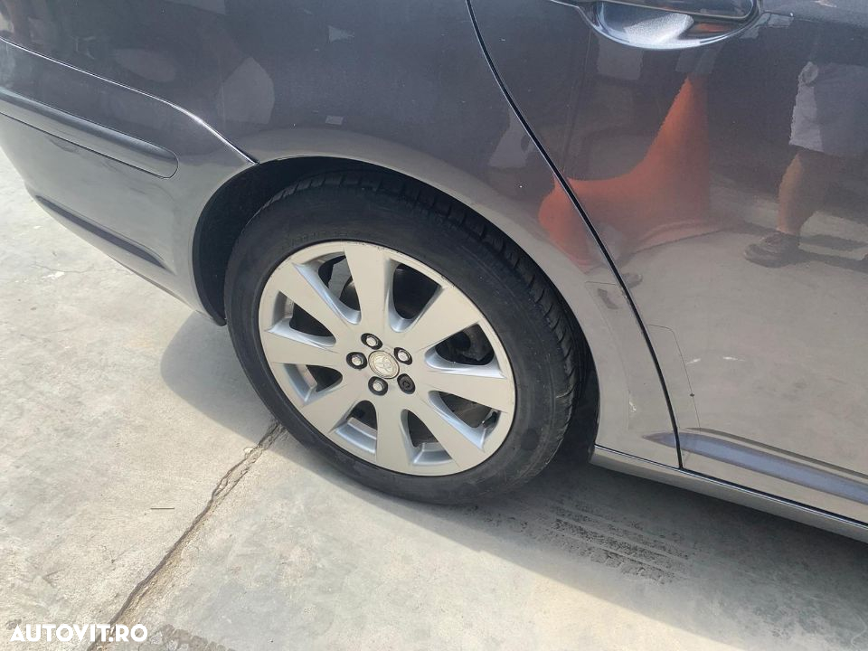 Dezmembram Toyota Avensis 2.0 d - 8