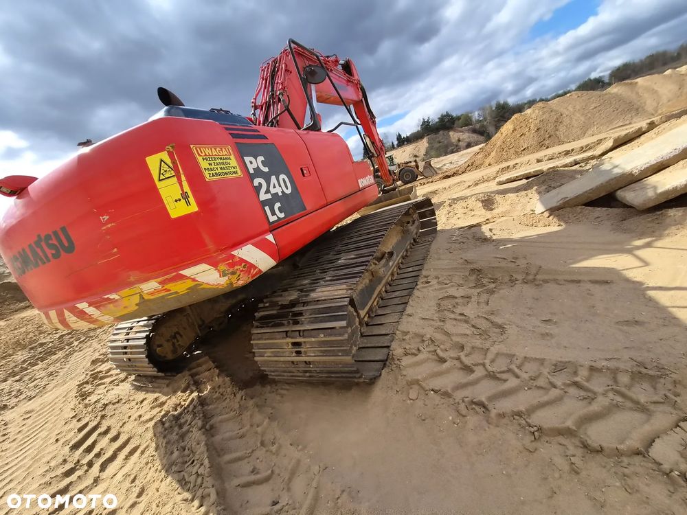 Komatsu PC 240 - 3