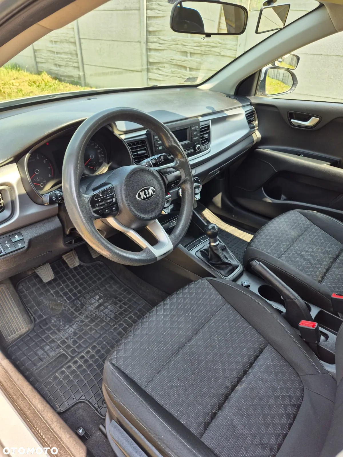 Kia Rio 1.2 L - 11