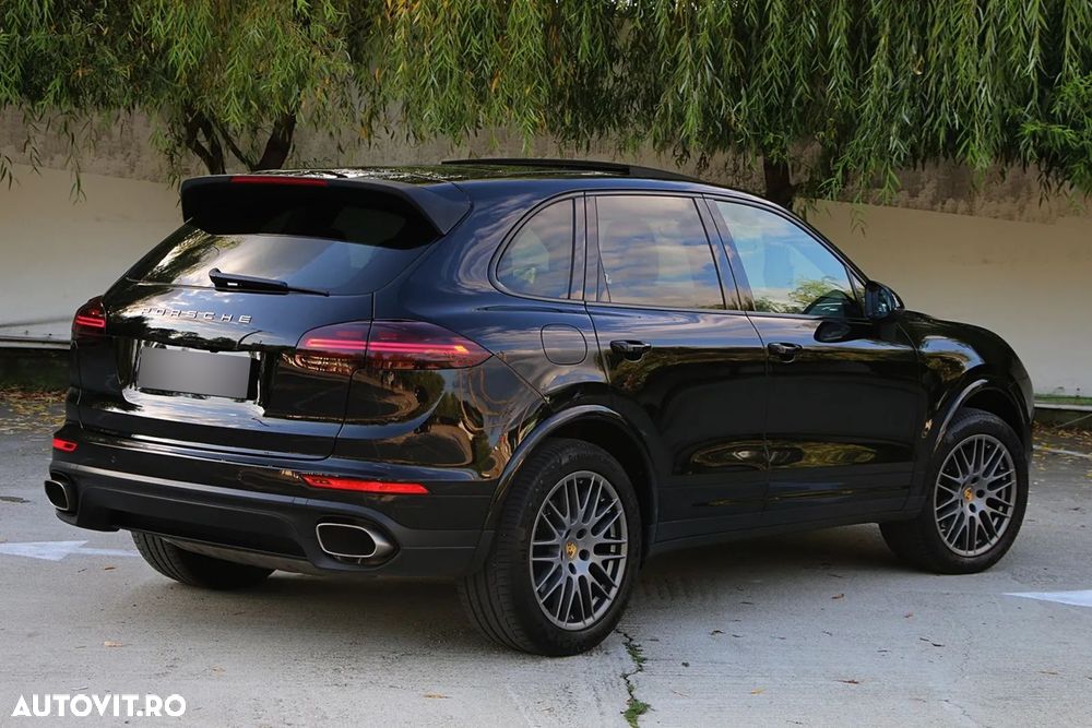 Porsche Cayenne 3.0 L - 4