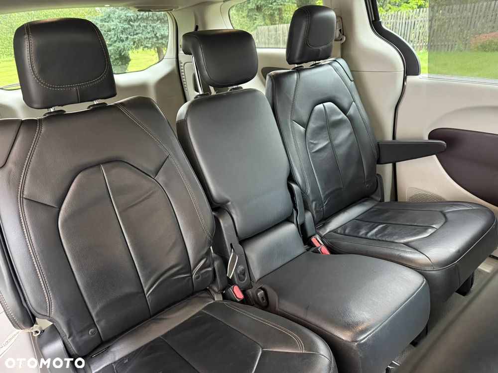 Chrysler Pacifica - 11