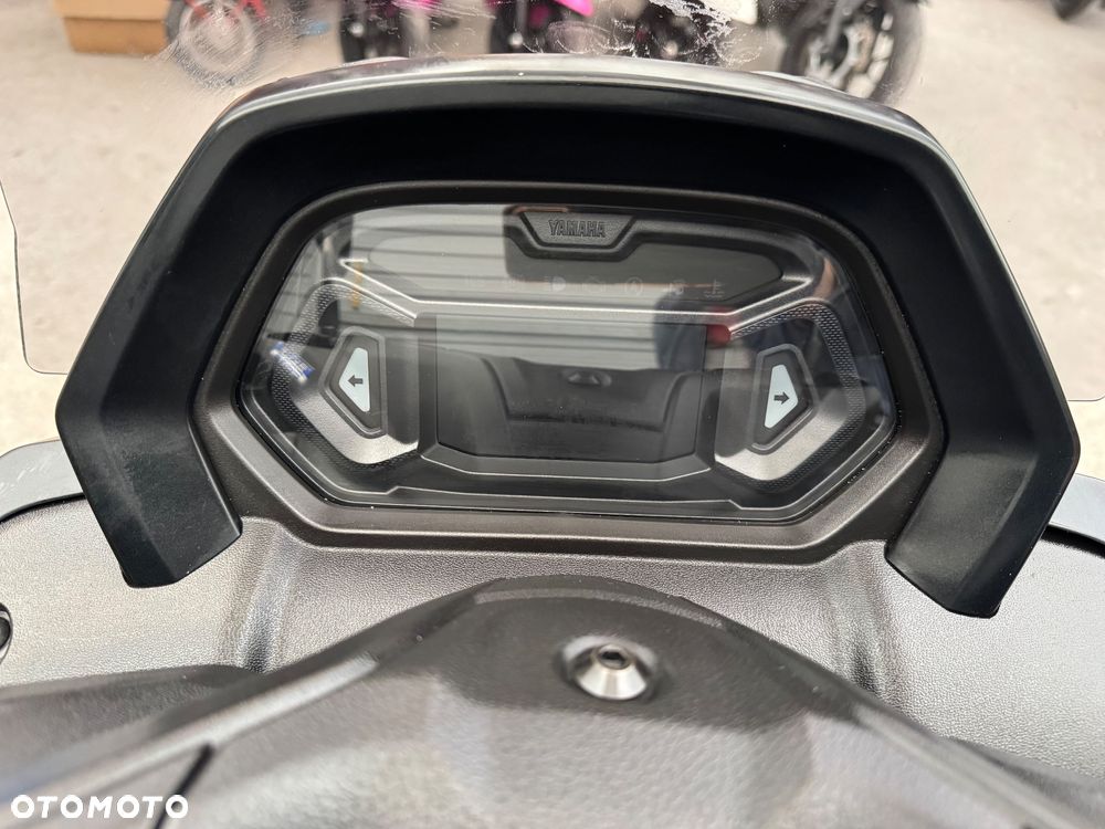 Yamaha NMAX - 12