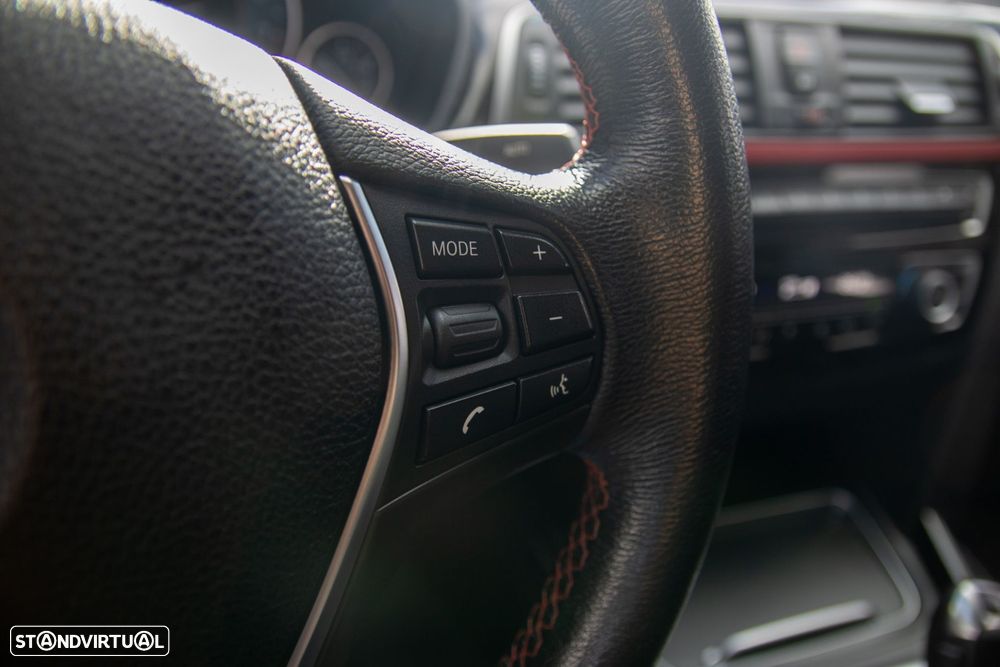 BMW 330 e iPerformance Line Sport - 35