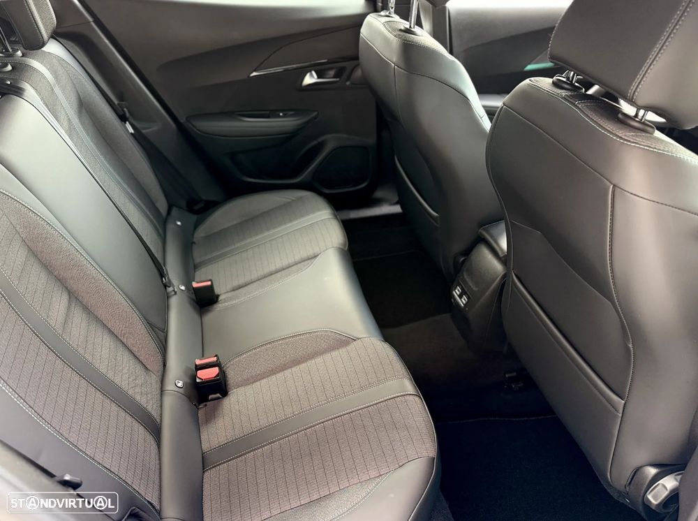 Peugeot 2008 1.2 PureTech Allure EAT8 - 12