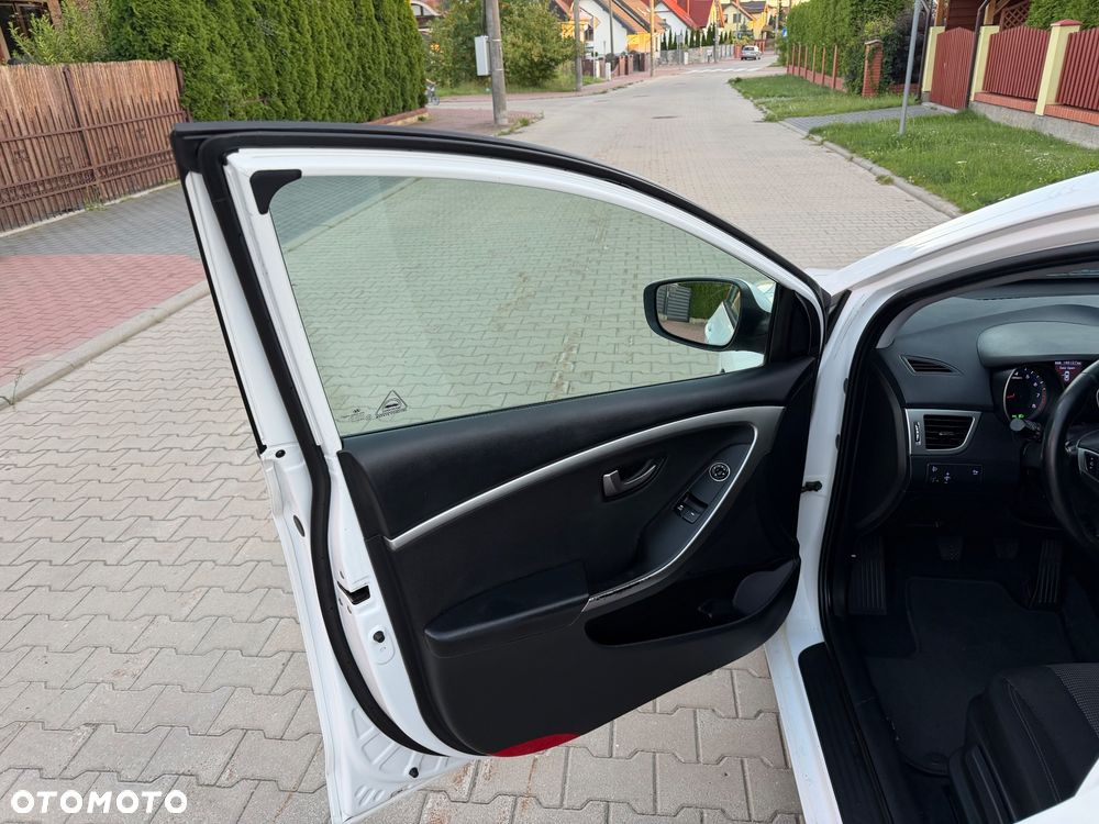 Hyundai i30 1.6 Comfort World Cup - 29