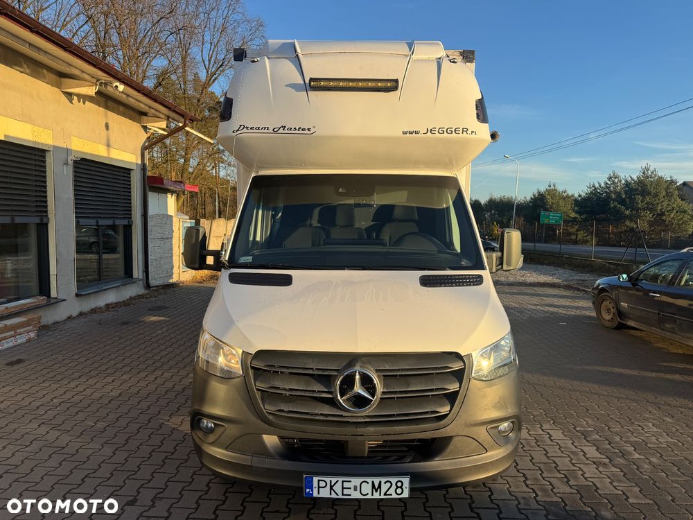 Mercedes-Benz Sprinter - 2
