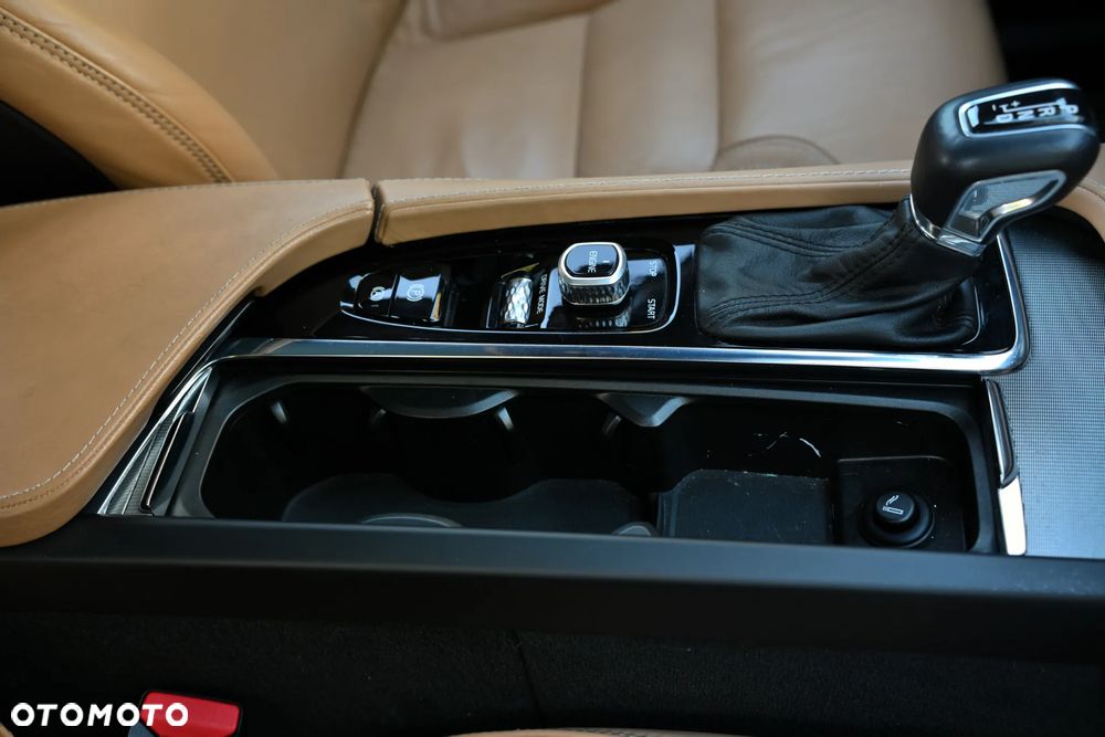 Volvo XC 90 D5 AWD Momentum - 16