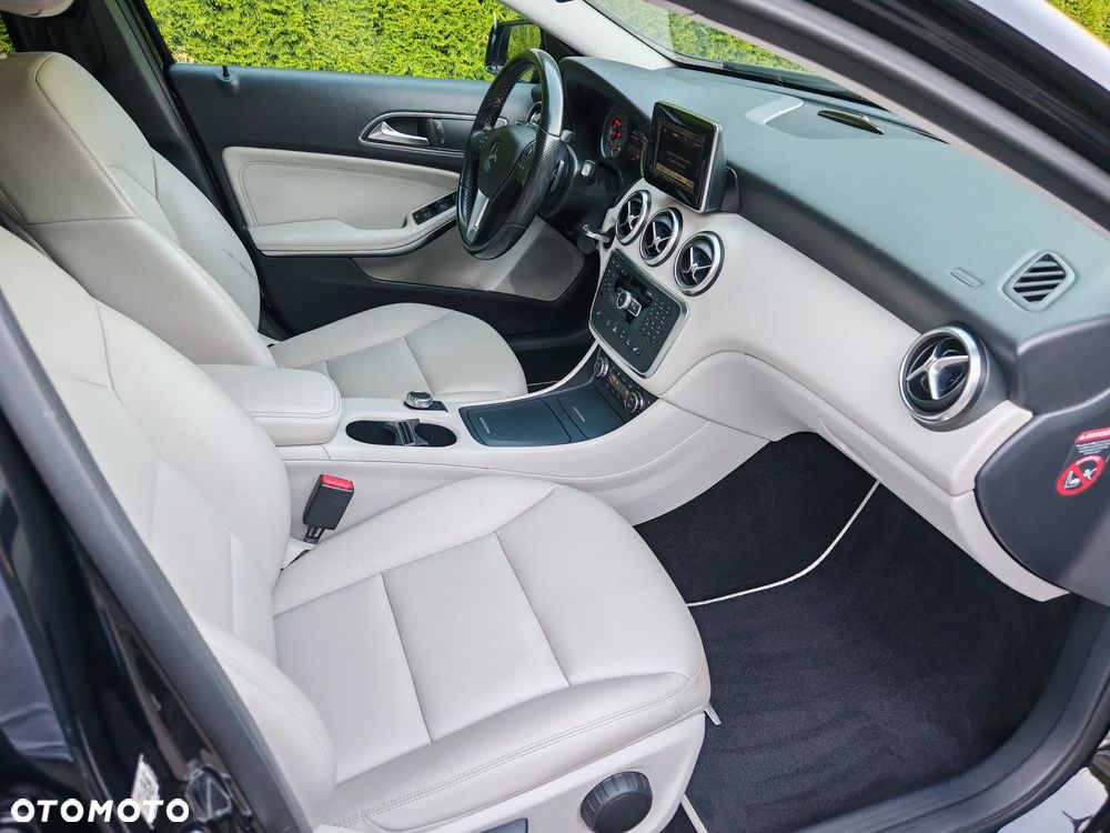 Mercedes-Benz Klasa A 180 d 7G-DCT Urban - 19