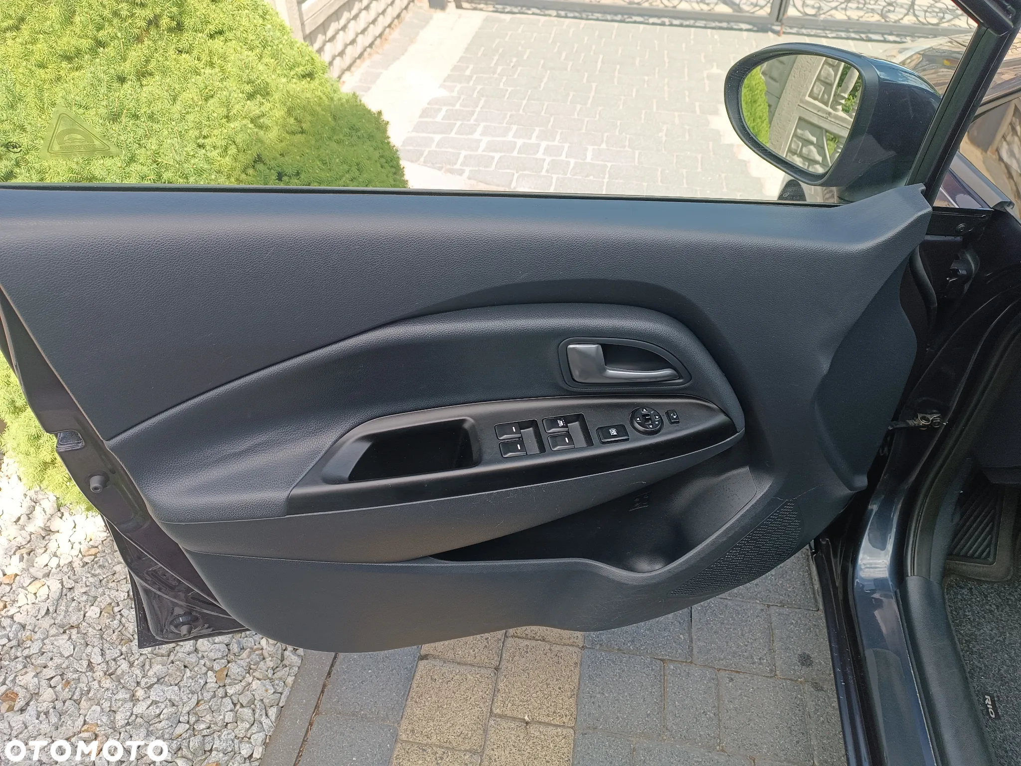 Kia Rio 1.4 L - 10