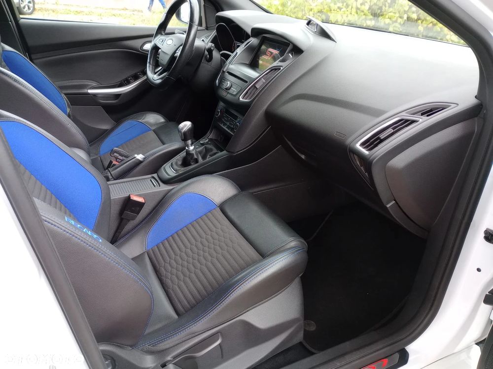 Ford Focus Turnier 2.0 EcoBoost ST - 18