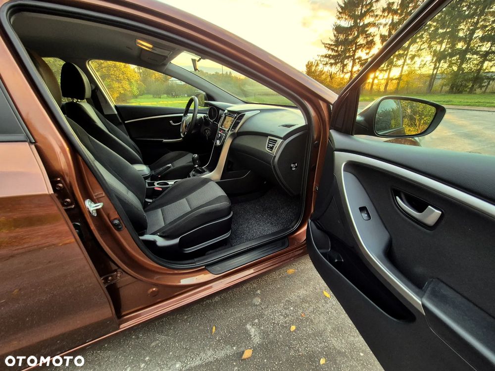 Hyundai i30 1.4 Intro Edition - 27