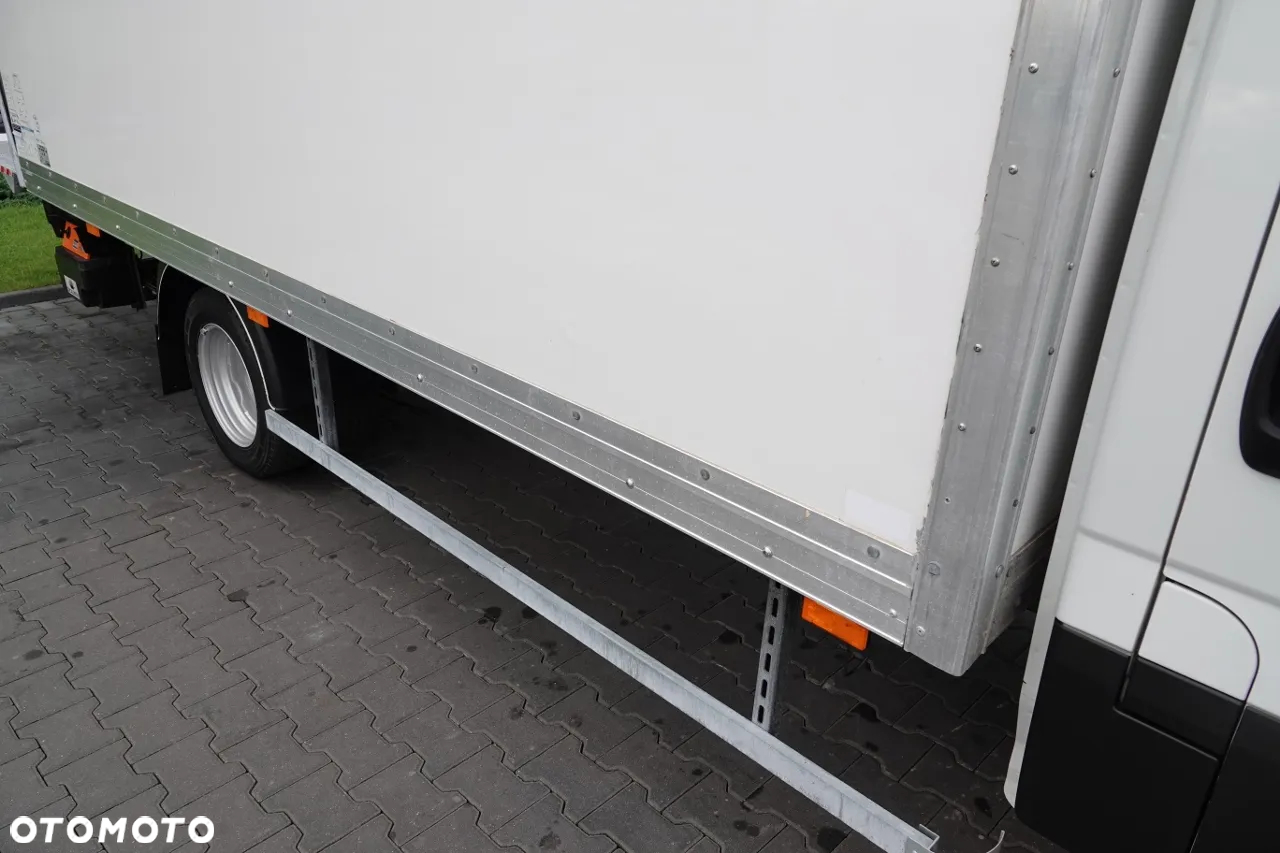 Iveco DAILY 3,0 D / KONTENER / 2021 ROK / BLIŹNIAK / WINDA 750 KG / SPROWADZONY / PO KONTRAKCIE SERWISOWYM / - 12