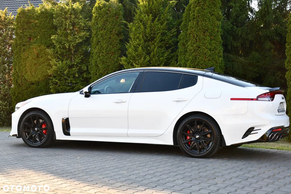 Kia Stinger - 9