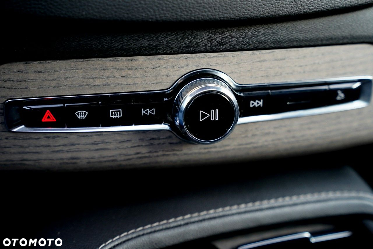 Volvo XC 90 - 23