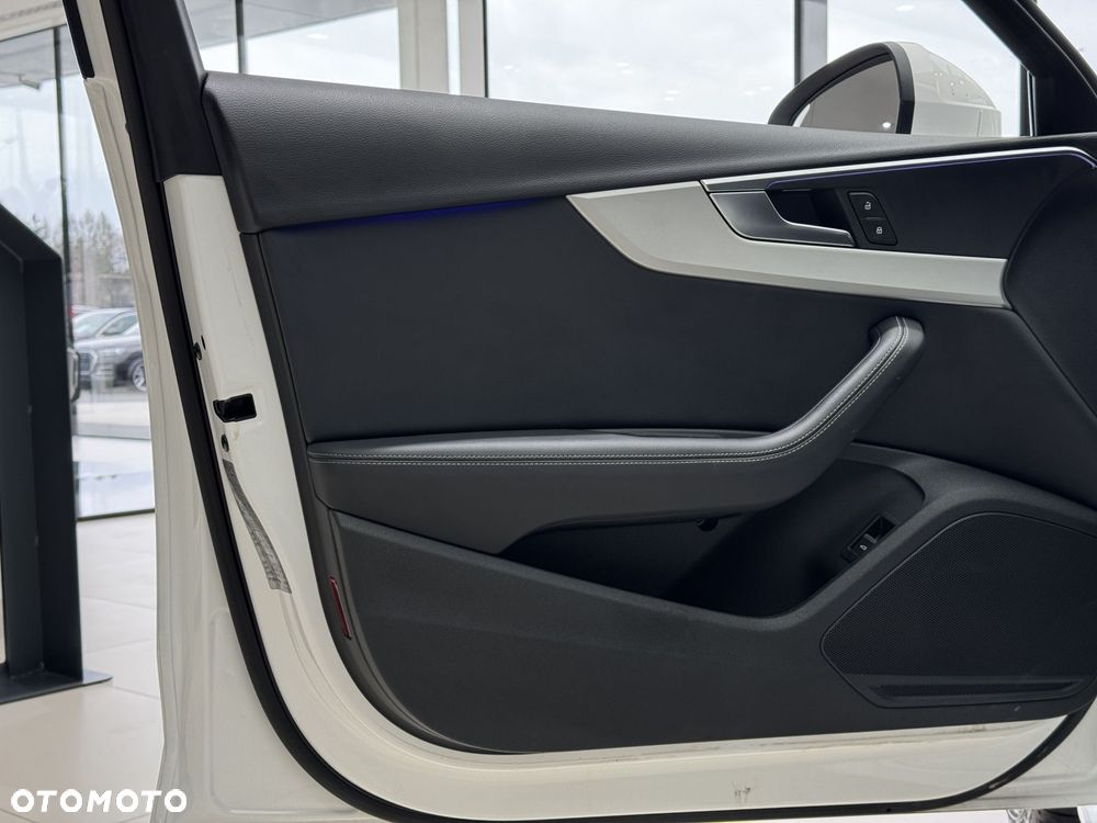 Audi A4 Limousine - 12