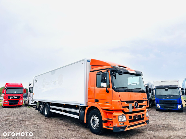 Mercedes-Benz ACTROS 2536 / CHŁODNIA / MULTITEMPERATURA / WINDA