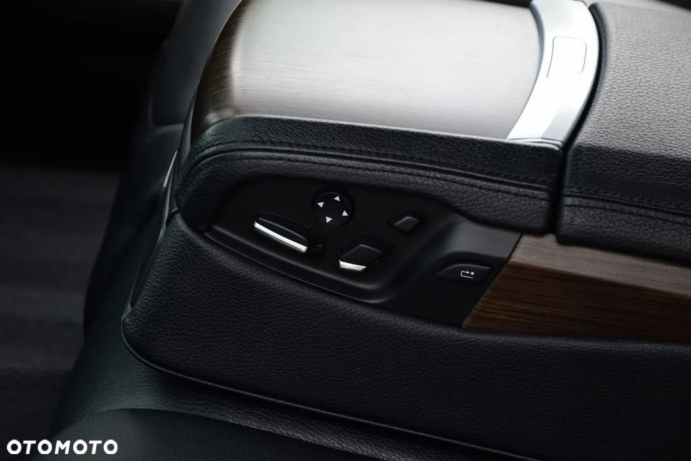 BMW Seria 7 750Ld xDrive - 28