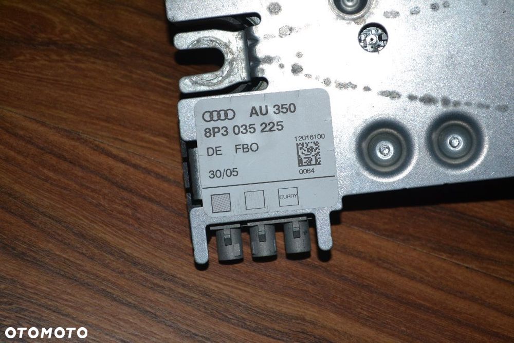 AUDI A3 8P WZMACNIACZ ANTENOWY 8P3035225 - 3