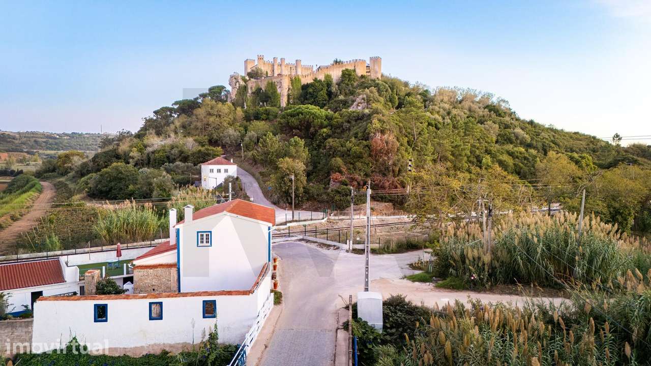 Moradia T5 com história e 400m2 de exterior em Óbidos - Grande imagem: 4/53