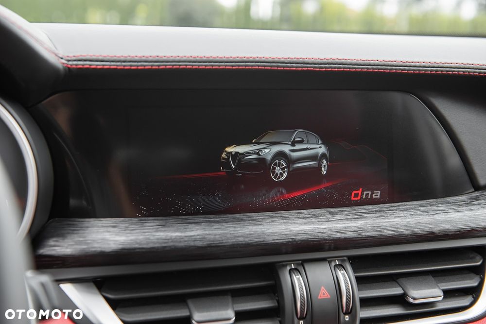 Alfa Romeo Stelvio 2.0 Turbo 16V AT8-Q4 Veloce - 33