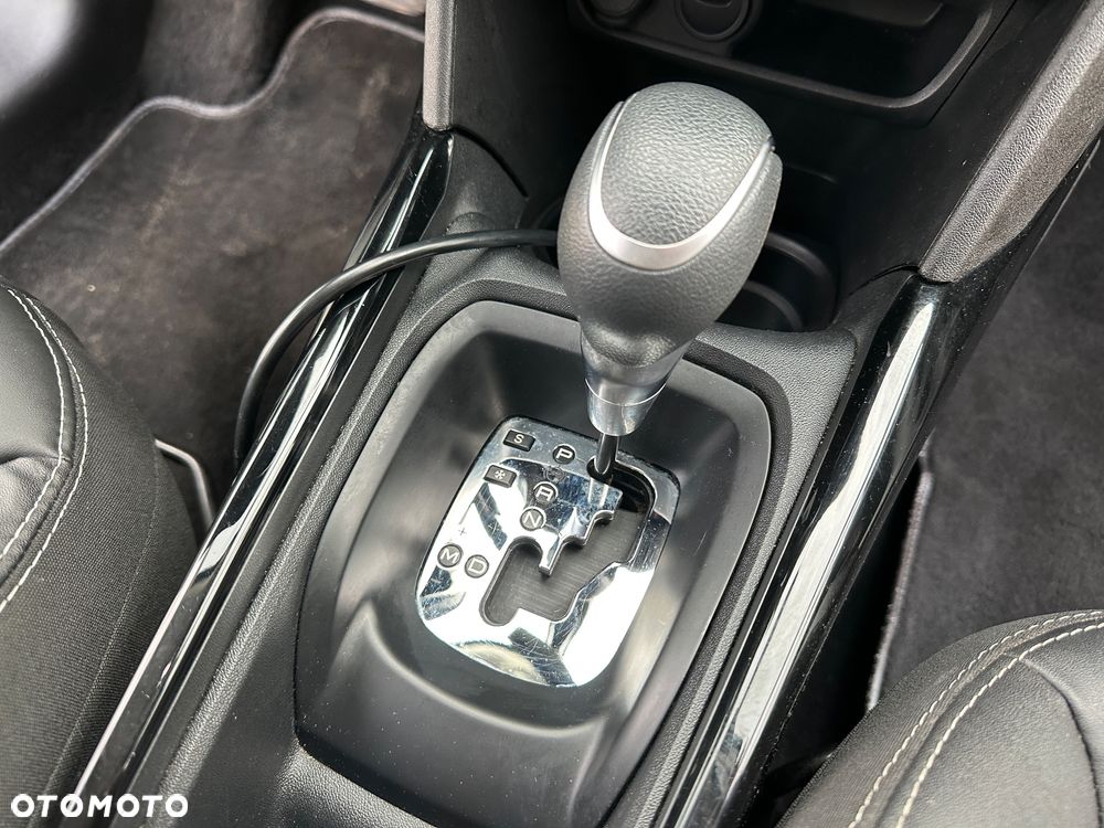 Peugeot 2008 PureTech 110 GPF EAT6 Black Edition - 25