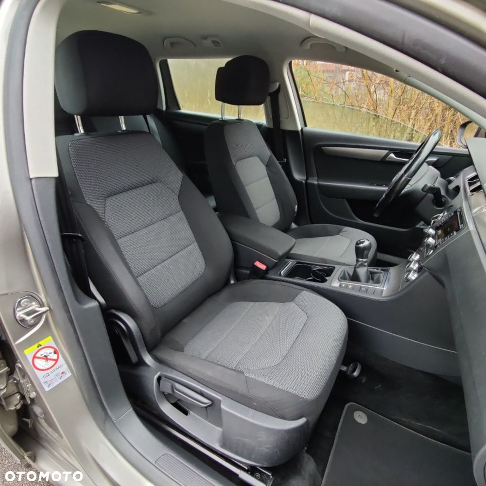 Volkswagen Passat - 16
