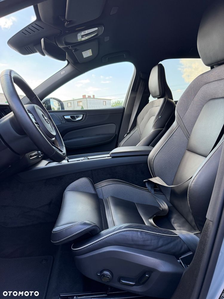 Volvo XC 60 B4 B Plus Dark - 20