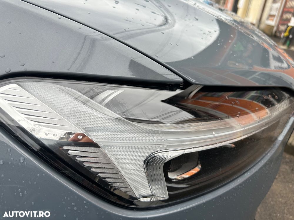 Volvo XC 60 B4 D Ultimate Dark - 36