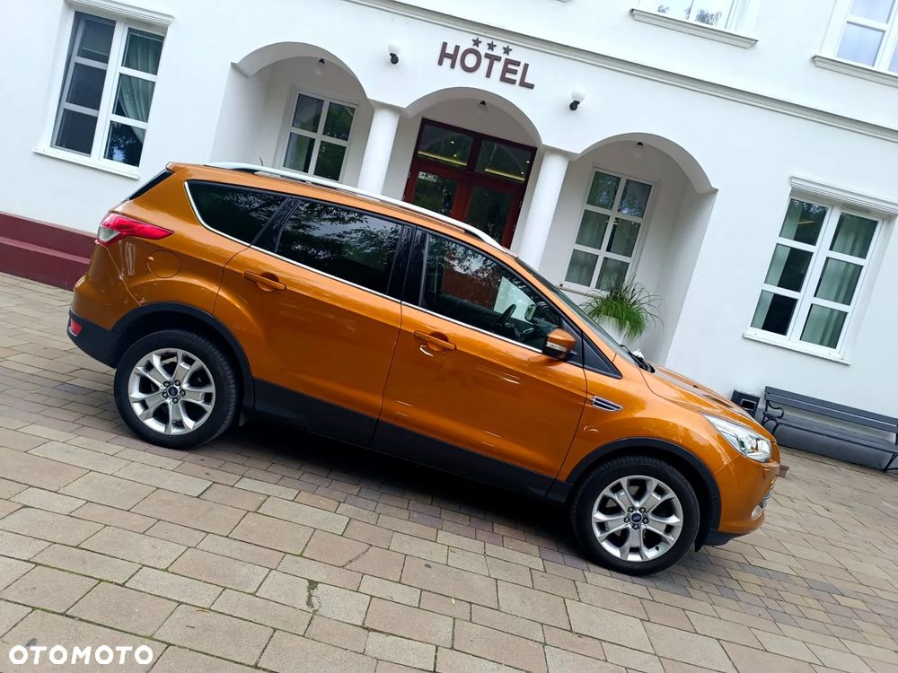 Ford Kuga 2.0 TDCi 2x4 Titanium - 16