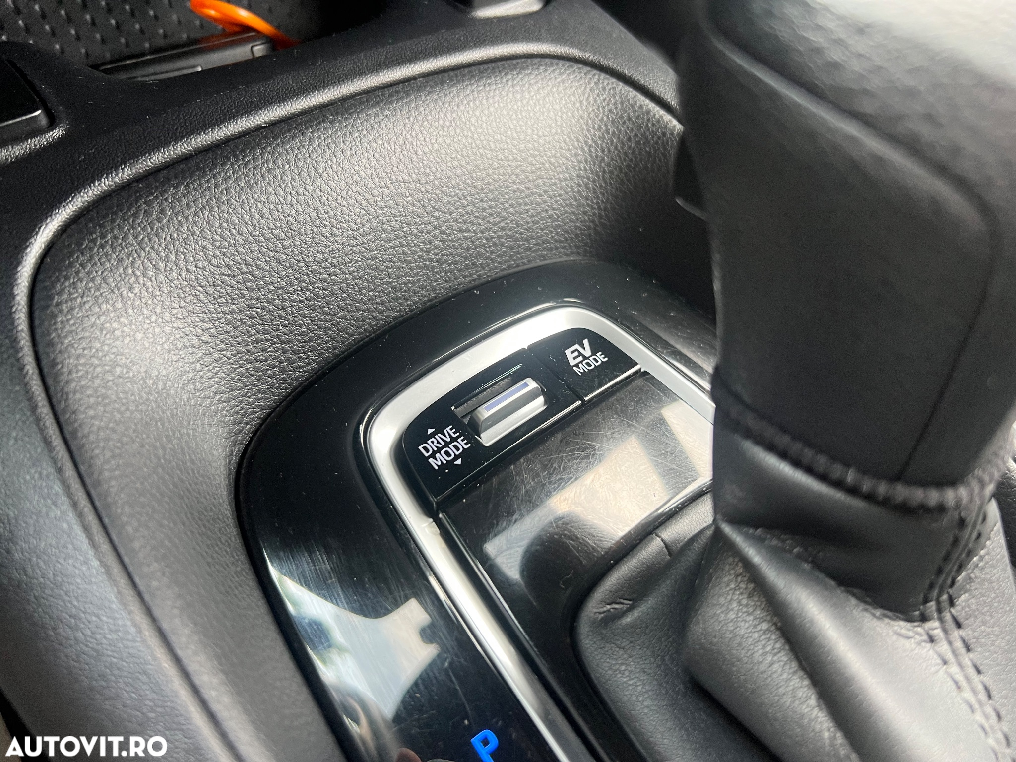 Toyota Corolla 1.8 Hybrid Touring Sports Comfort - 18