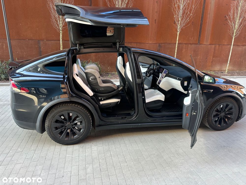 Tesla Model X - 1