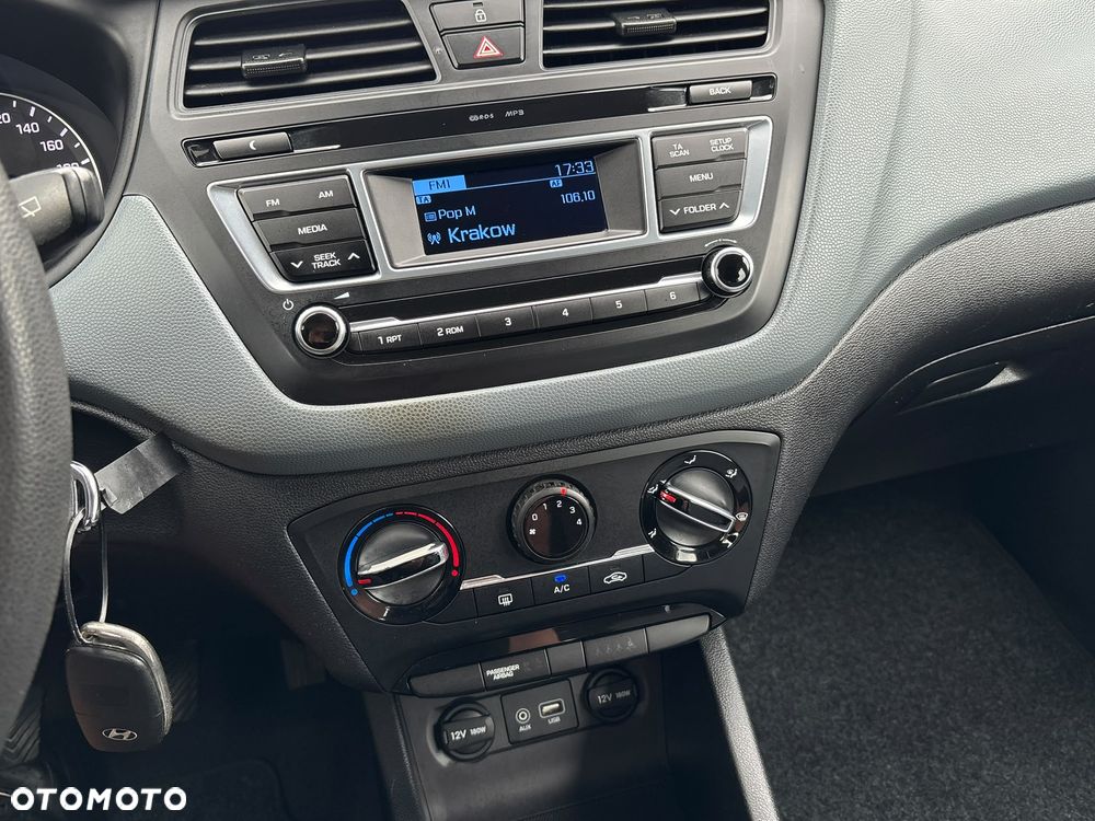 Hyundai i20 blue 1.2 Classic - 13