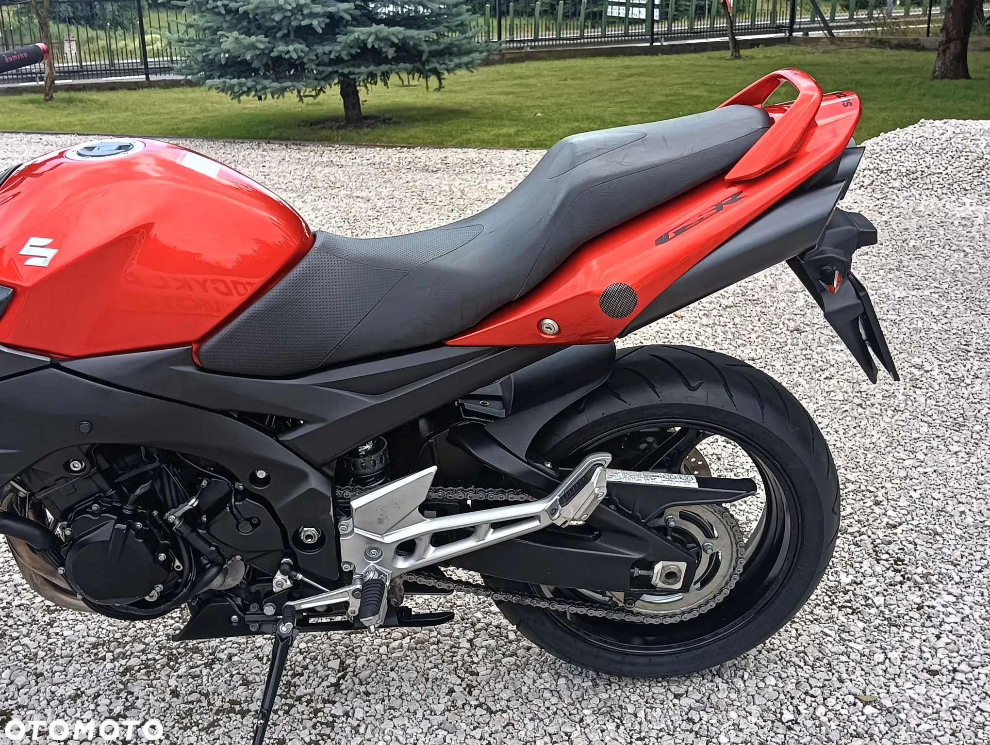 Suzuki GSR - 27