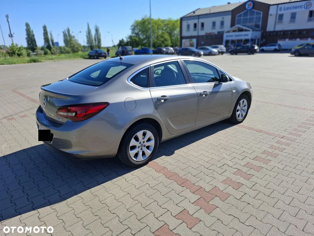 Opel Astra 1.4 T Executive EU6 - 5
