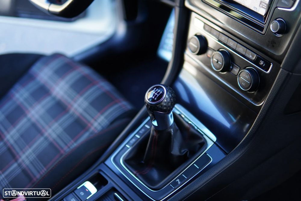 VW Golf GTI Performance BlueMotion - 44