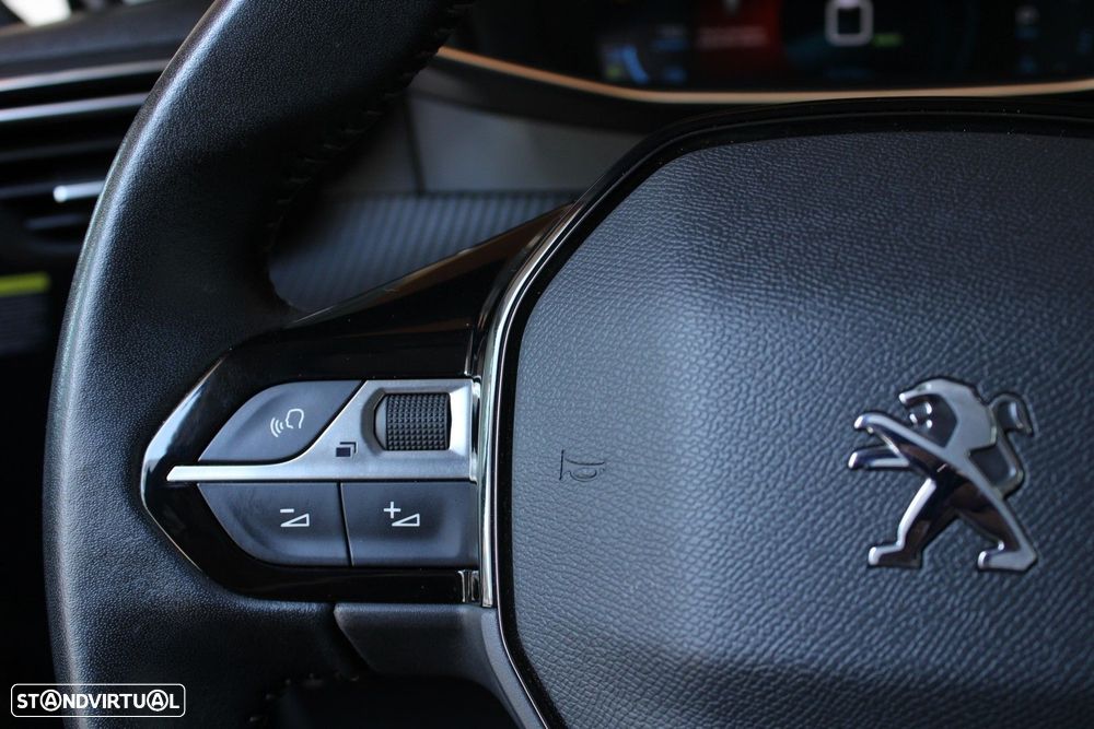 Peugeot e-2008 Allure - 27
