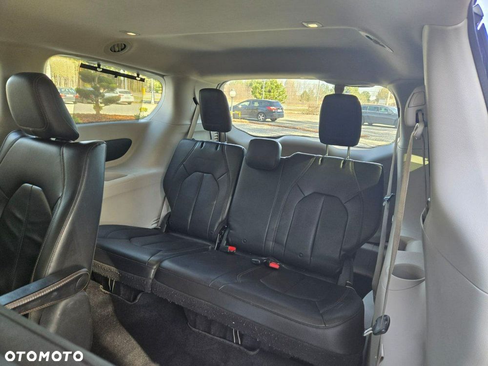 Chrysler Pacifica - 14