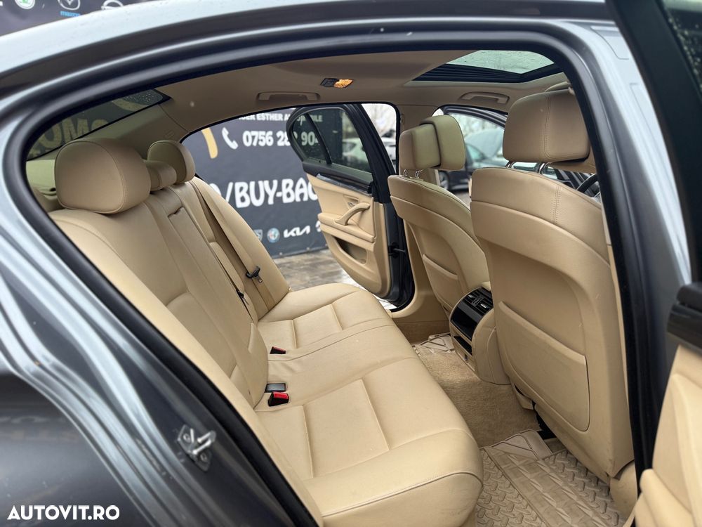 BMW Seria 5 520d Aut. Luxury Line - 8