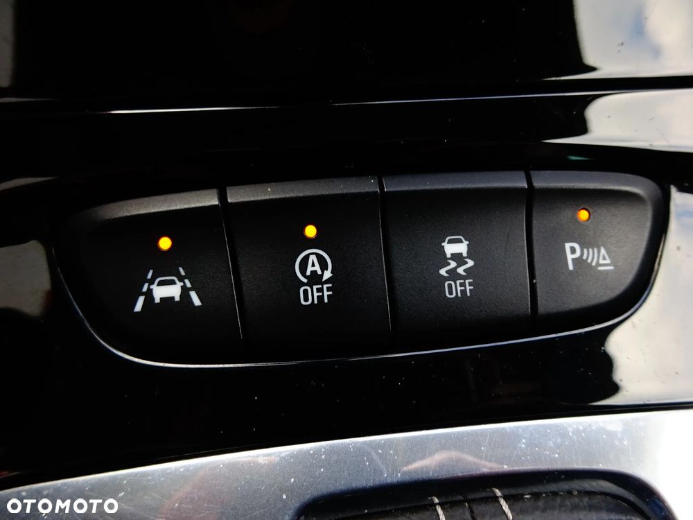 Opel Astra 1.4 T Dynamic S&S - 23