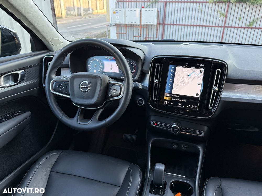 Volvo XC 40 B4 AT8 AWD Mild Hybrid Momentum Pro - 16