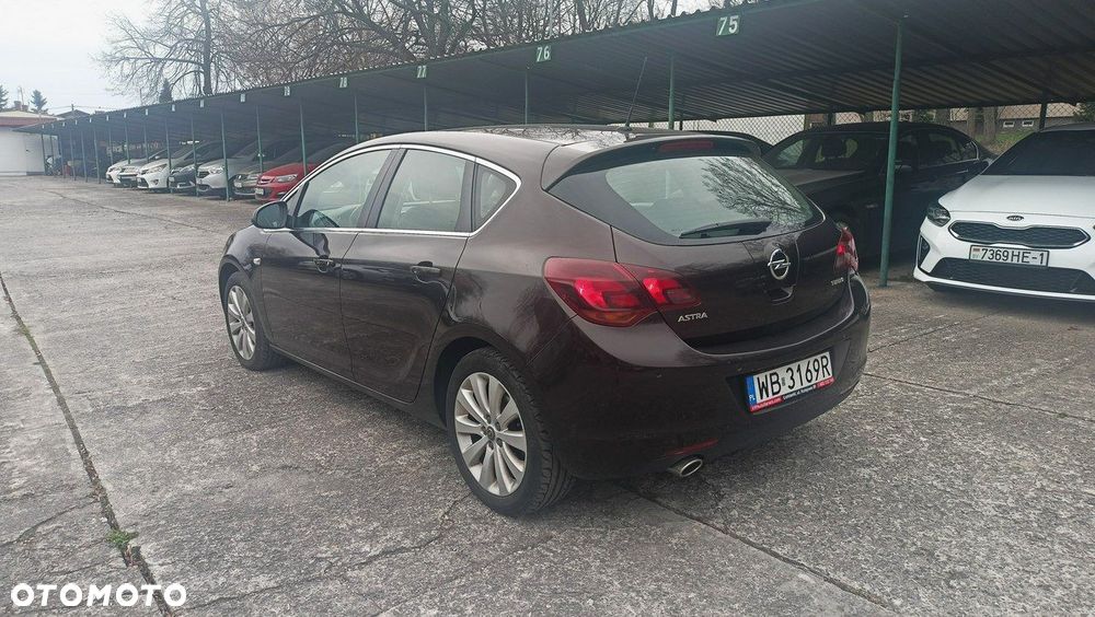 Opel Astra 1.4 T Executive - 9