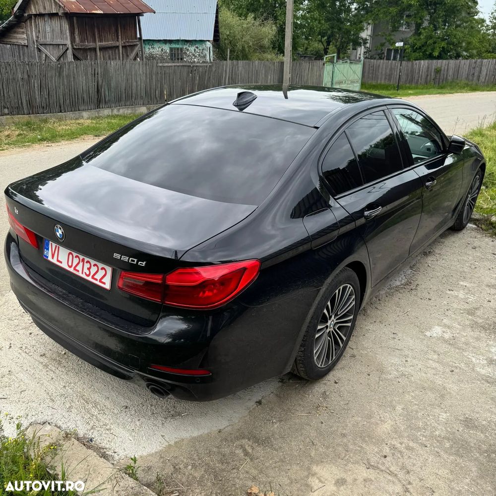 BMW Seria 5 520d Sport Line - 9