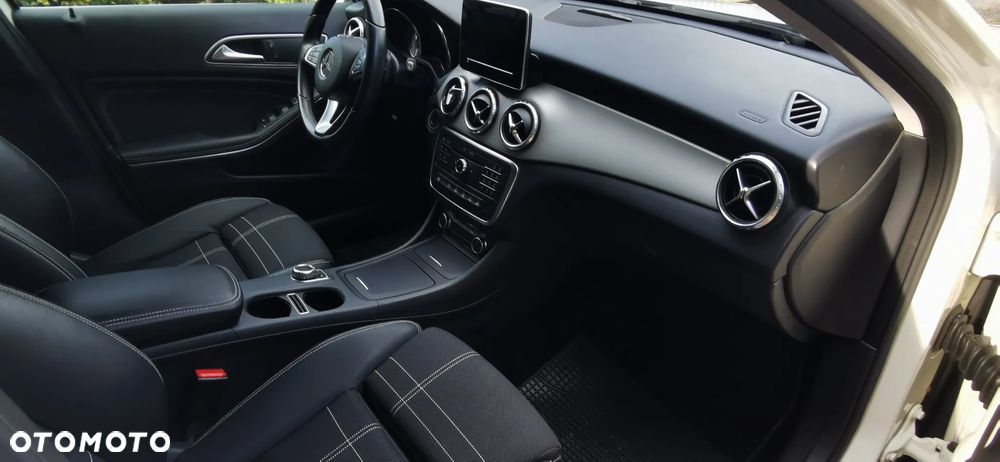 Mercedes-Benz GLA 250 4Matic 7G-DCT AMG Line - 15