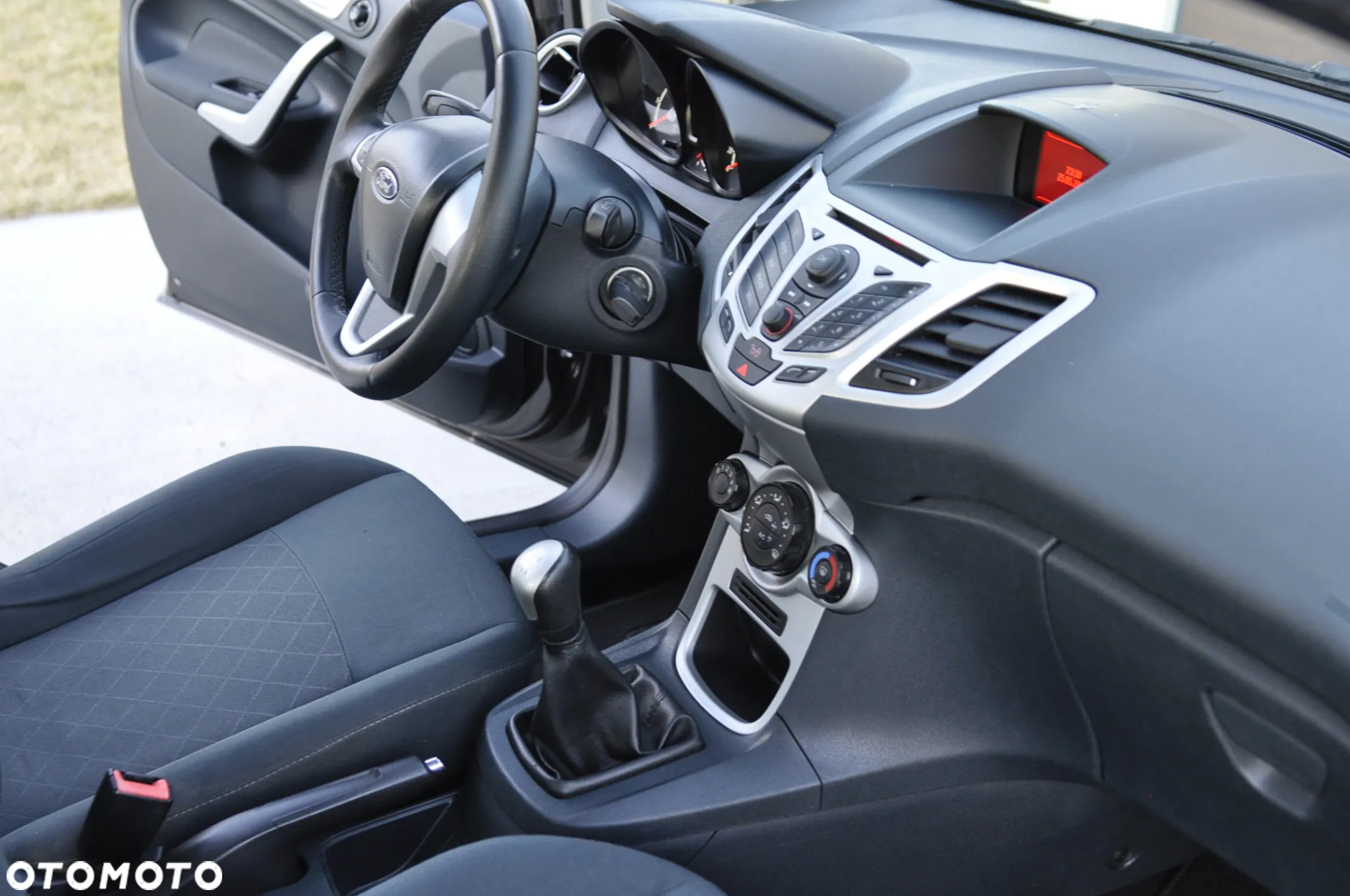 Ford Fiesta 1.25 Ambiente - 25