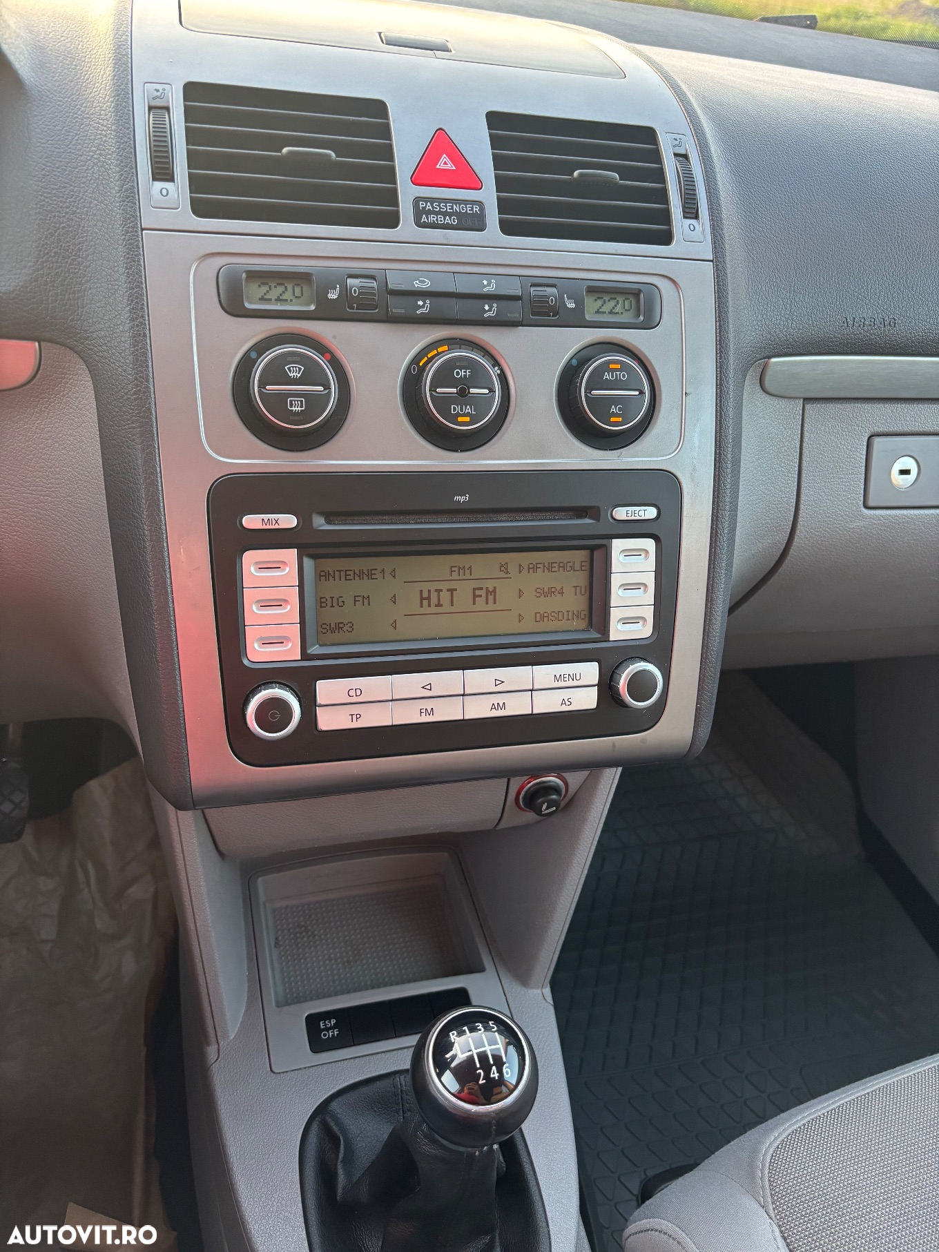 Volkswagen Touran 2.0 TDI Comfortline - 4
